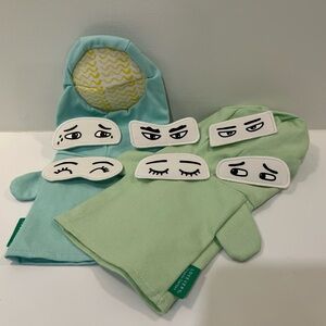 Lovevery Storytelling Puppet set with changing emotion eyes Storyteller play kit